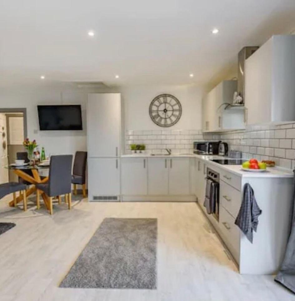 1 Bedroom Holiday Let In The Heart Of West Wales Carmarthen Buitenkant foto