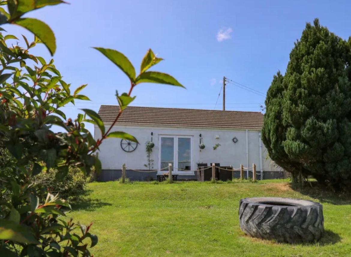 1 Bedroom Holiday Let In The Heart Of West Wales Carmarthen Buitenkant foto