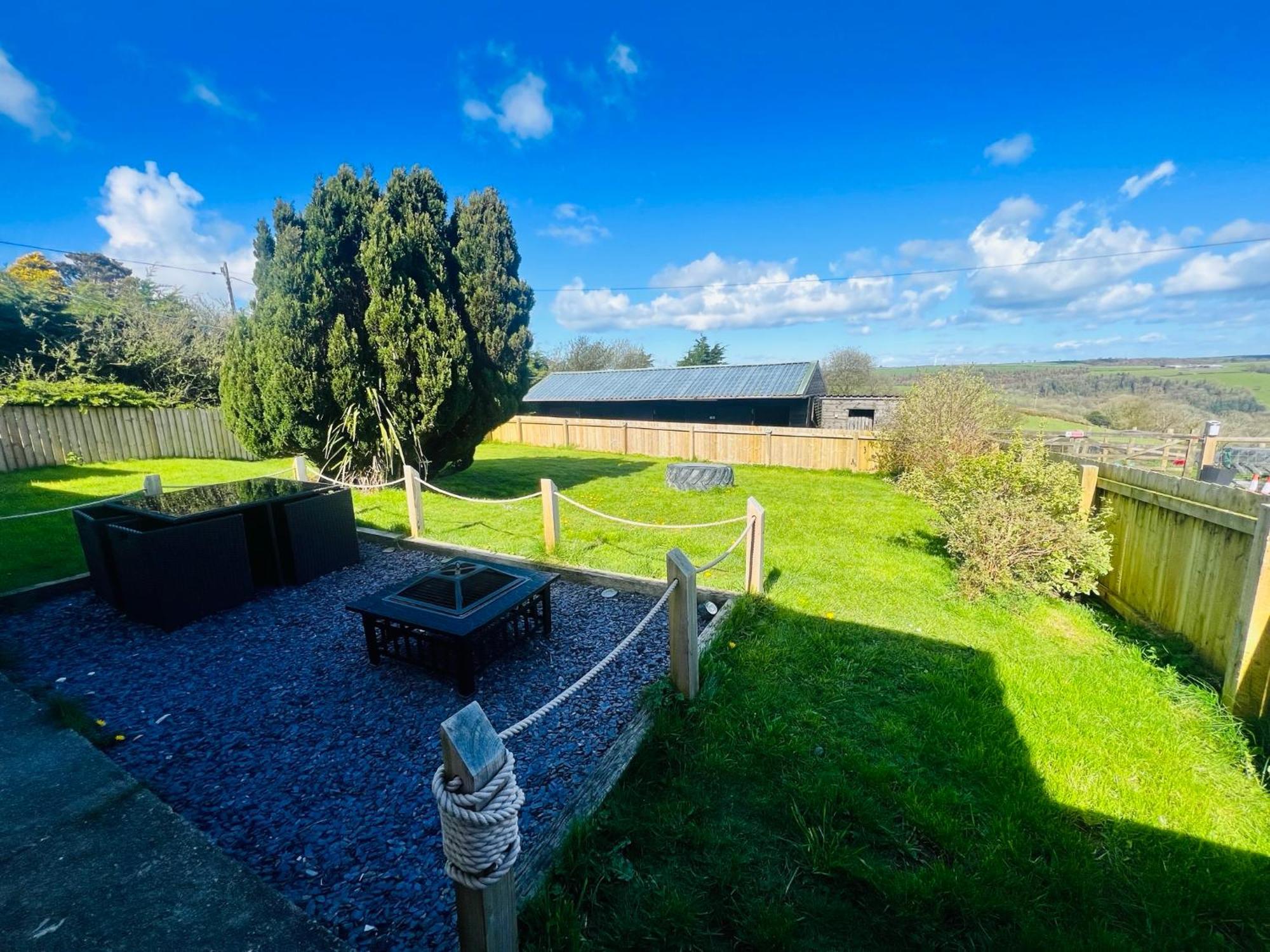 1 Bedroom Holiday Let In The Heart Of West Wales Carmarthen Buitenkant foto